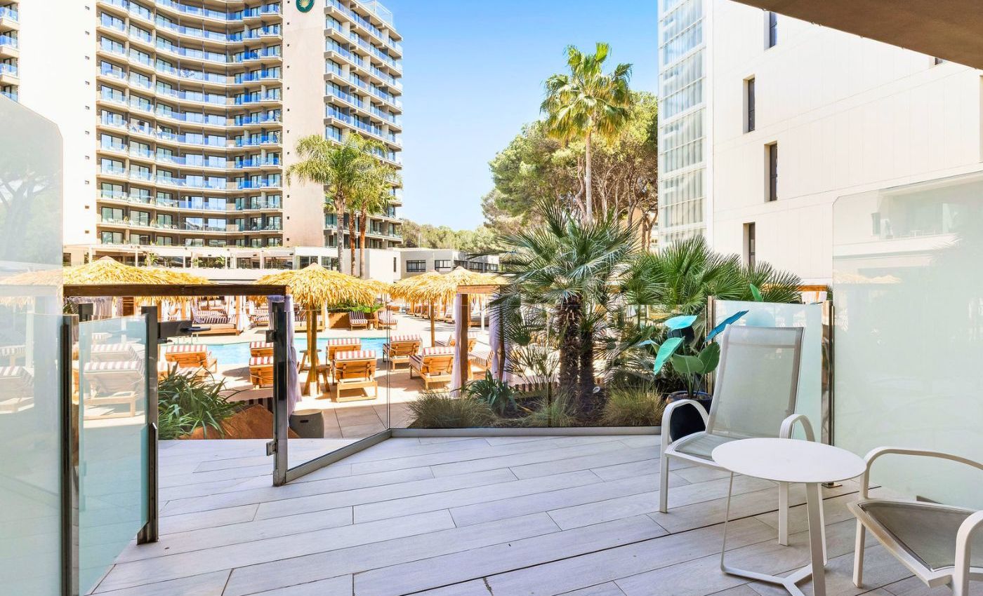 SUITE JUNIOR SWIM UP